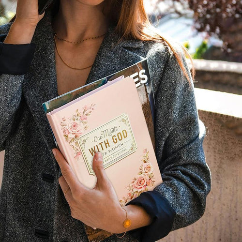 One Minute With God for Women: 365 Daily Devotions